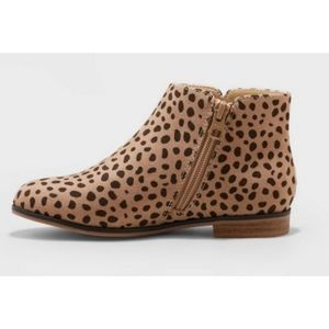 Cat & Jack Opal slip on Chelsea boots Leopard print